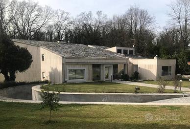 Villa di 650 m² con più di 5 locali e box auto dop