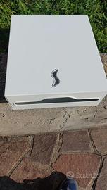 DISTRIBUTORE DI CARTA DA PARETE