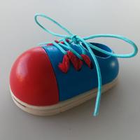 Scarpetta in legno per imparare a legare