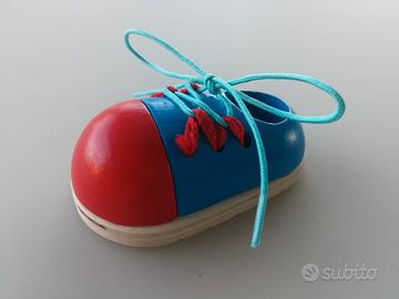 Scarpetta in legno per imparare a legare