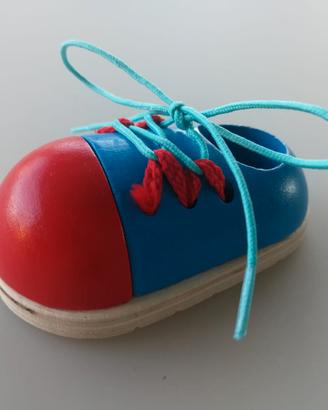 Scarpetta in legno per imparare a legare