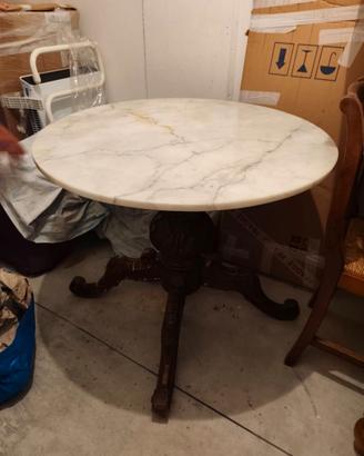 Tavolo con base centrale in legno