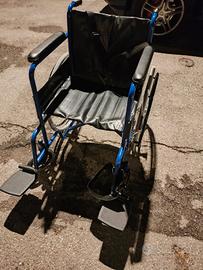 Carrozzina invalidi pieghevole con ruote a spinta,