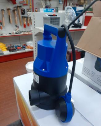 Per chiusura attività materiale di Ferramenta