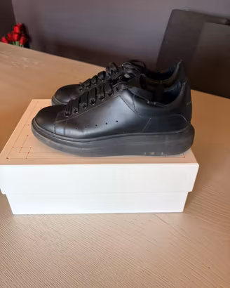 Alexander Mc Queen all black