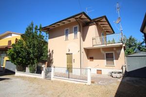 CASA INDIPENDENTE A CESENA