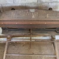 Piegatrice di lamiera manuale