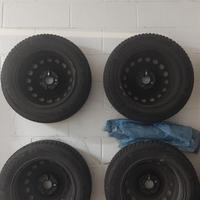 4 cerchi con gomme neve Dacia
