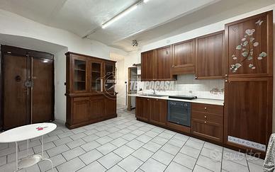 BILOCALE IN TIPICA CORTE BRIANZOLA - SENZA SPESE