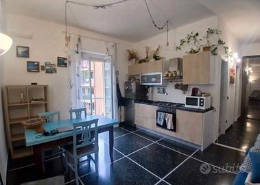 Quarto ampio appartamento con balcone