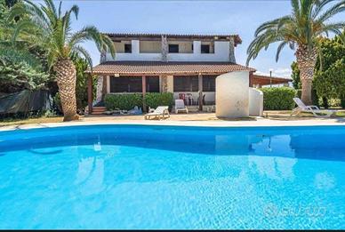 Villa 10 posti piscina privata 100 mt spiaggia SR
