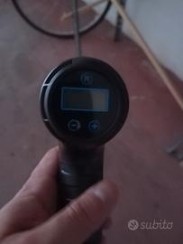 compressore e manometro per auto moto e bici
