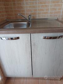 Cucina compreso di elettrodomestici