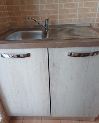 Cucina compreso di elettrodomestici
