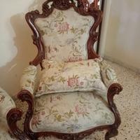 Elegante completo di divani in stile classico