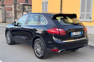 Porsche Cayenne anno 2012, tuta tagliandata, PORSC