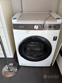 vari oggetti per arredo ed elettrodomestici