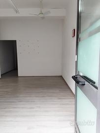 Ampio locale uso ufficio o negozio