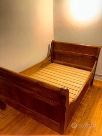 letto a barca in legno massello restaurato