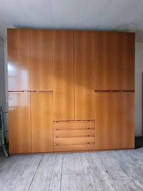 Armadio in legno