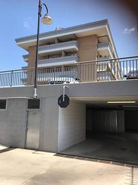 Box auto in condominio eur papillo/Diego Valeri