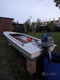 Barca cofano motore fuoribordo Evinrude 521