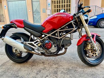 Ducati monster 900