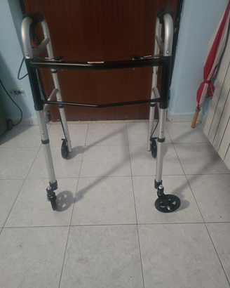 Deambulatore pieghevole