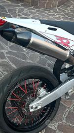 Doppio  scarico in titanium e carbonio