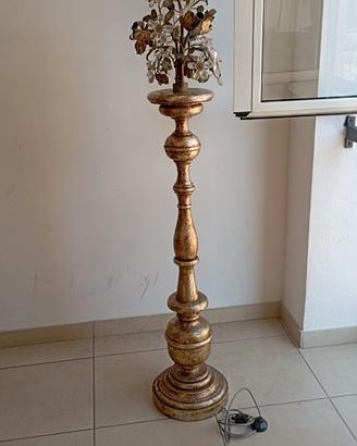 lampada da terra in legno dorato e ferro