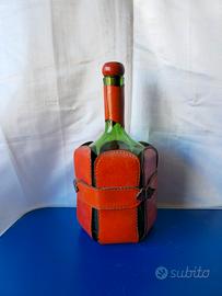 Bottiglia Vintage in Vetro con Copertura in Pelle