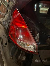 Faro posteriore sx ford fiesta 2017