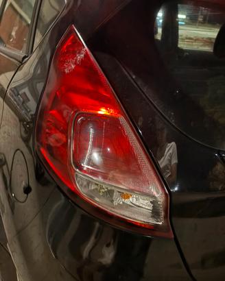 Faro posteriore sx ford fiesta 2017