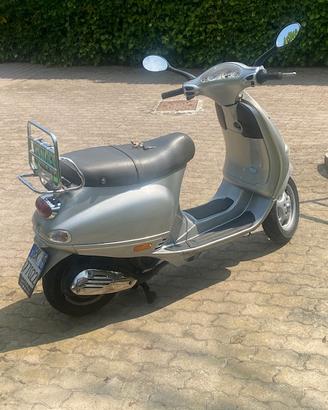 Vespa Piaggio ET4-150 CC