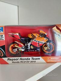 Repsol Honda RC212V 2010 Pedrosa n°26 scala 1:12
