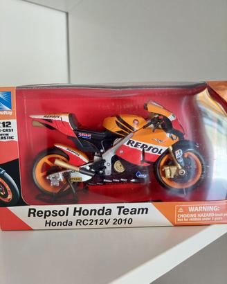 Repsol Honda RC212V 2010 Pedrosa n°26 scala 1:12