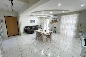 4 LOCALI A POLLENA TROCCHIA