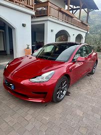 Tesla model 3 rwd con autopilot avanzato