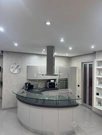 Cucina pari a nuova