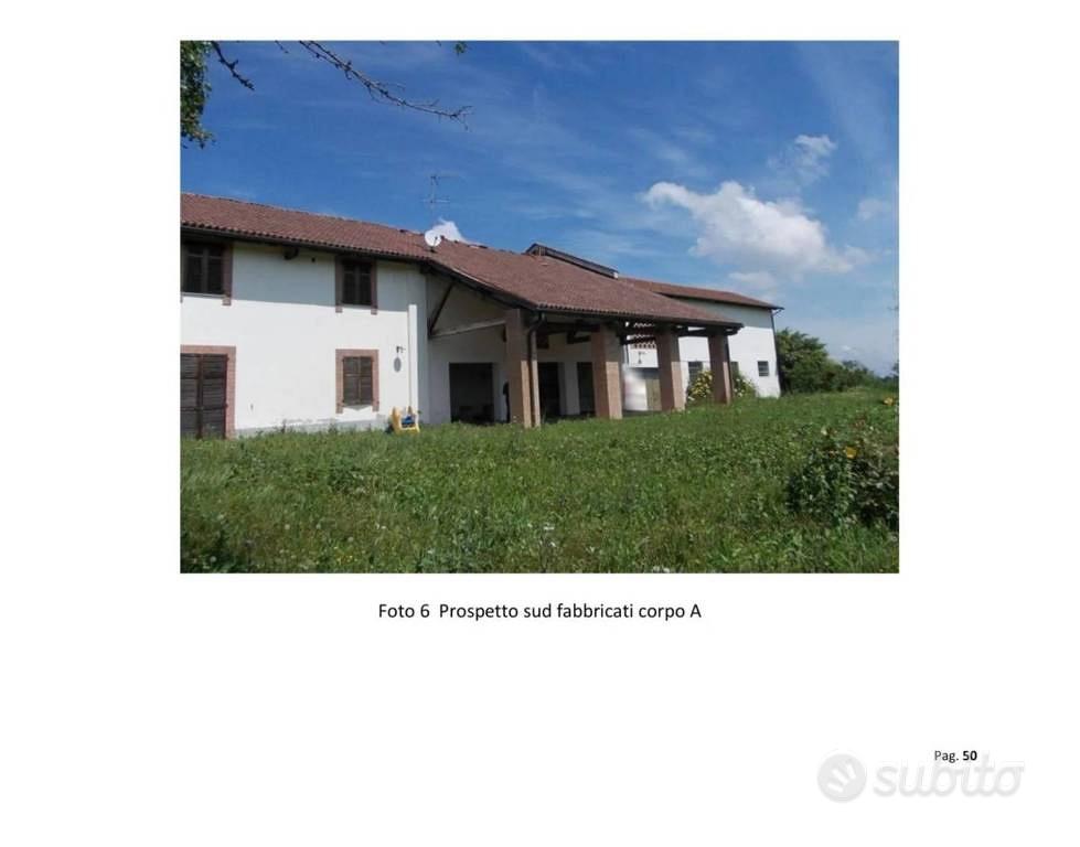 Immobile in asta di 459 m² con più di 5 locali a F - Vista 2