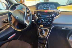 Lancia ypsilon metano versione gold