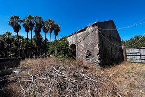 Terreno con fabricati e pozzo autorizzato