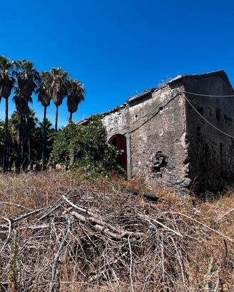 Terreno con fabricati e pozzo autorizzato