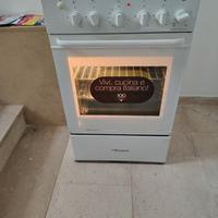 Cucina a gas con forno elettrico