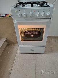 Cucina a gas con forno elettrico