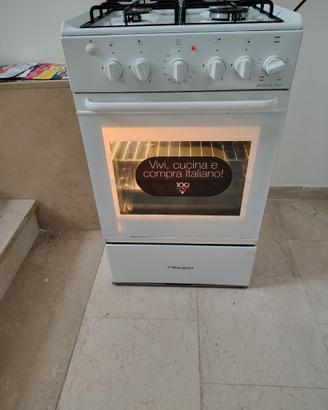 Cucina a gas con forno elettrico