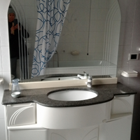 Mobile bagno con pietra