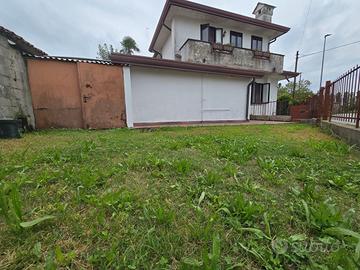 Fosso:appartamento al piano terra in bifamiliare,