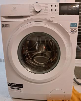 Lavatrice Electrolux SensiCare 8 kg, usata 3 volte