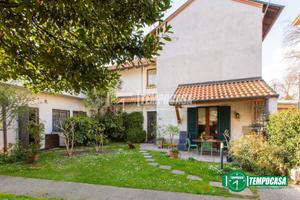 VILLA CON NEGOZIO